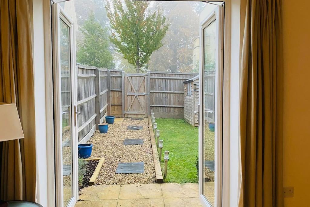 Modern Town House In Cotswolds - 3 Double Bedrooms Witney Exterior photo