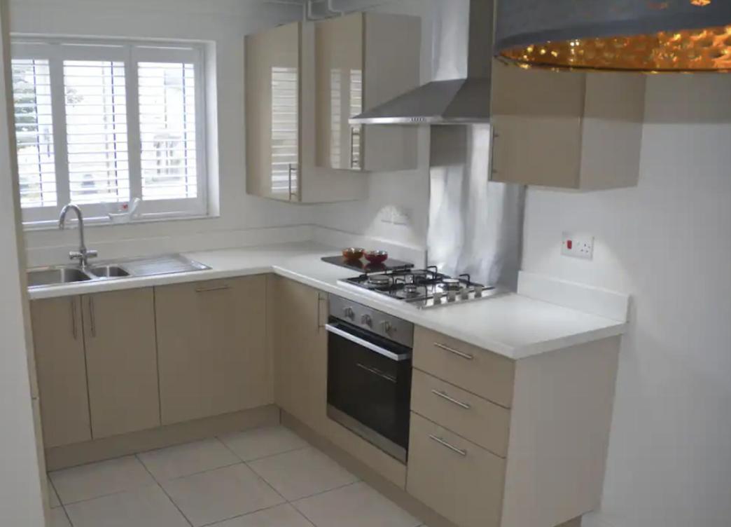 Modern Town House In Cotswolds - 3 Double Bedrooms Witney Exterior photo