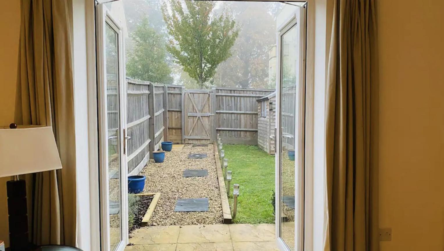 Modern Town House In Cotswolds - 3 Double Bedrooms Witney Exterior photo